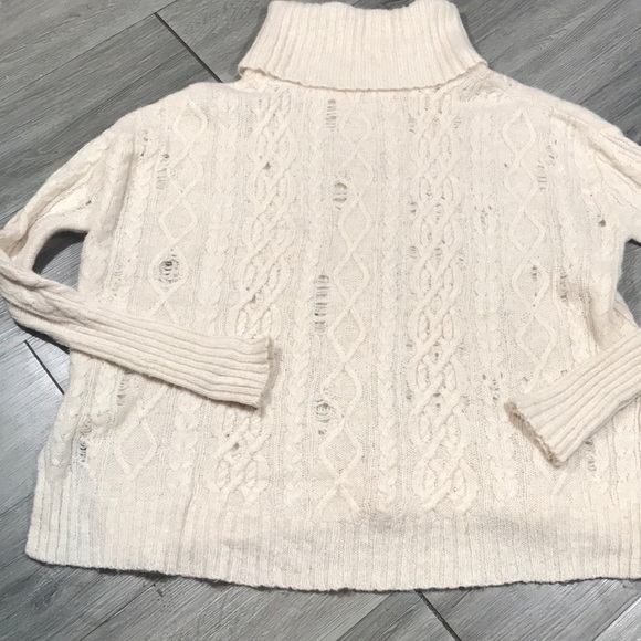 Free People Oversized Ivory Distressed Look Cable Knit Cowl Neck Sweater size XS - Picture 6 of 7